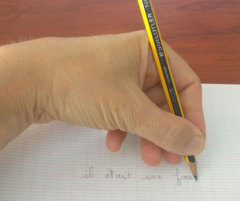 écriture à la main gauche